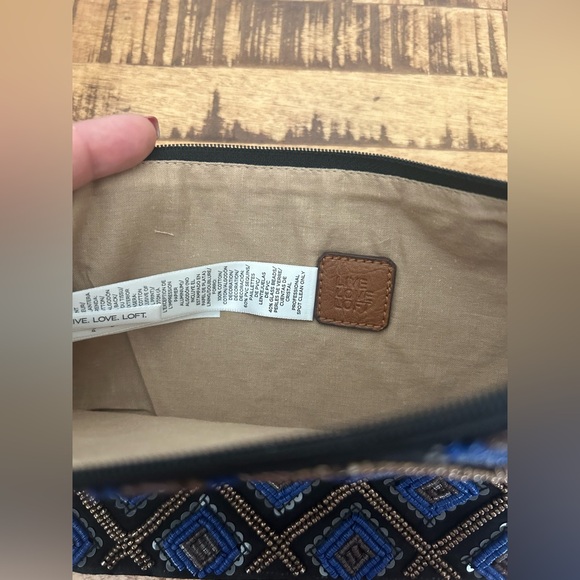 LOFT LIVE LOVE LOFT BLUE BEADED SEQUINS WRISTLET CLUTCH COSMETICS BAG 10x6 NWT - Picture 3 of 4